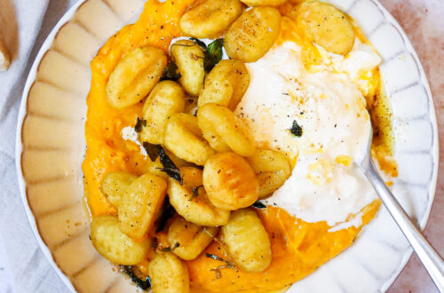 Vegetarische gnocchi met pompoen, salieboter en burrata