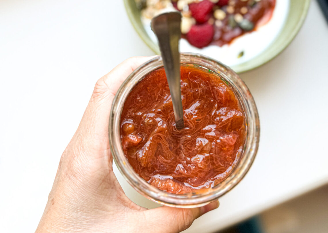 Zelfgemaakte rabarbercompote