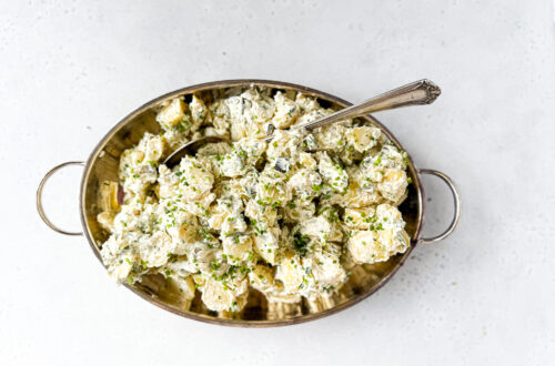 Ouderwetse aardappelsalade met augurk en creme fraiche